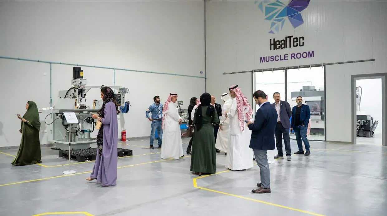 أول مصنع أطراف صناعية بأياد سعودية في المملكة