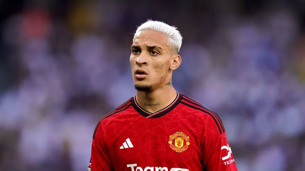 مانشستر يونايتد يبعد "أنتوني" عن تدريبات الفريق لأجل غير مُسمى.. لماذا؟