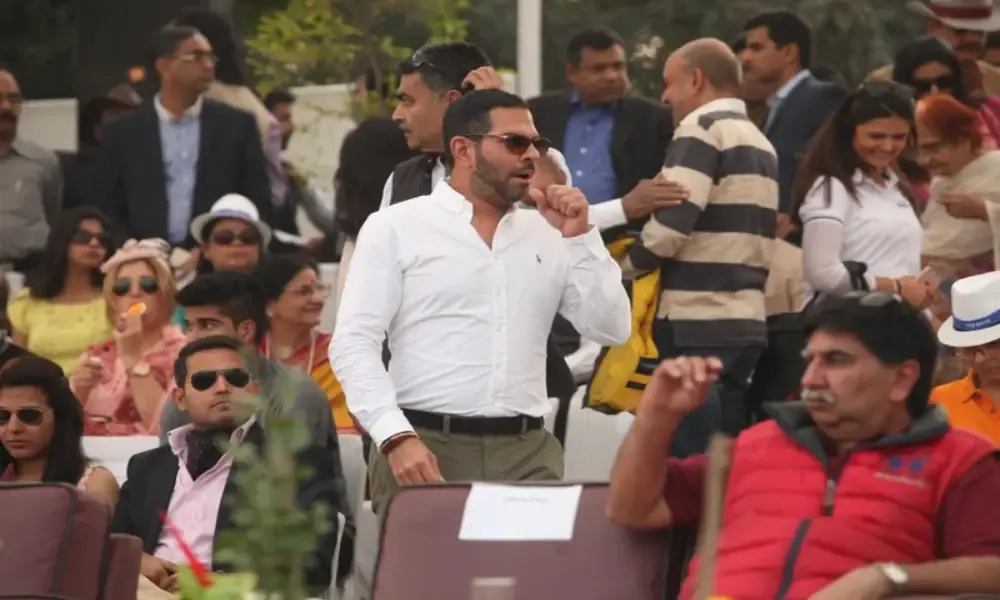 بعد وفاة سنجاي كابور.. هل يسبب ابتلاع نحلة عن طريق الخطأ سكتة قلبية؟