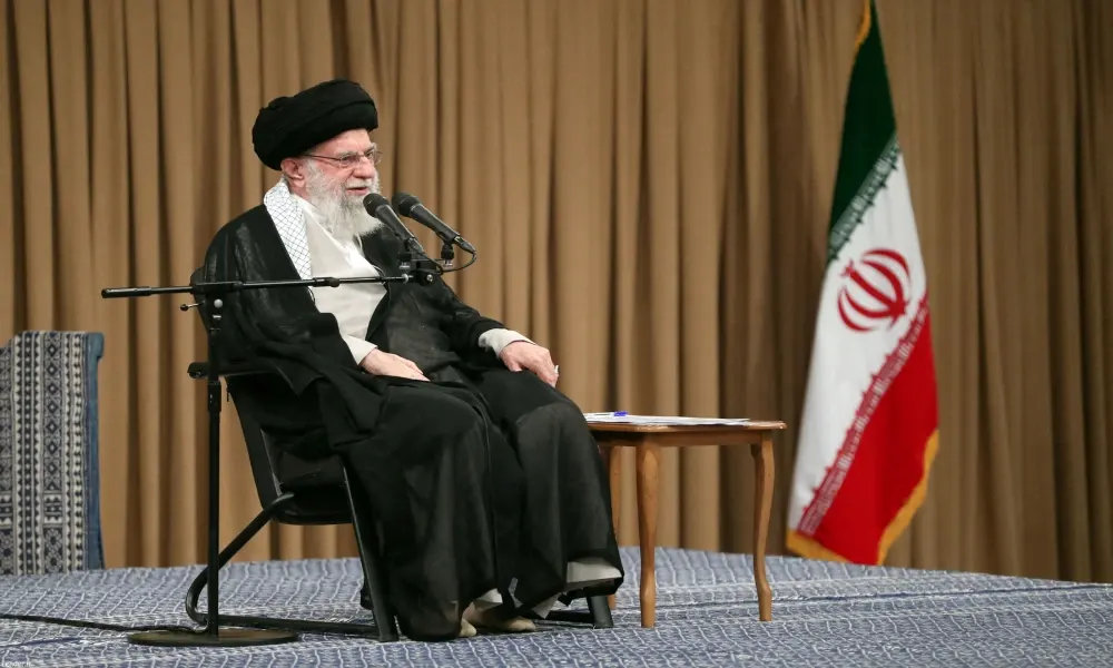 رسائل سرية مسرّبة.. كيف يدير خامنئي ملف التفاوض مع واشنطن؟
