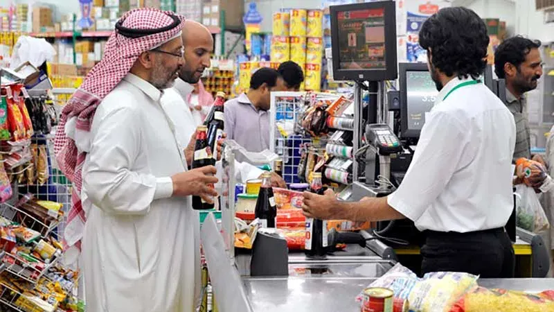 مختص: لهذا السبب.. أتوقع ألا تنخفض أسعار السلع لدينا رغم انخفاضها عالميًا