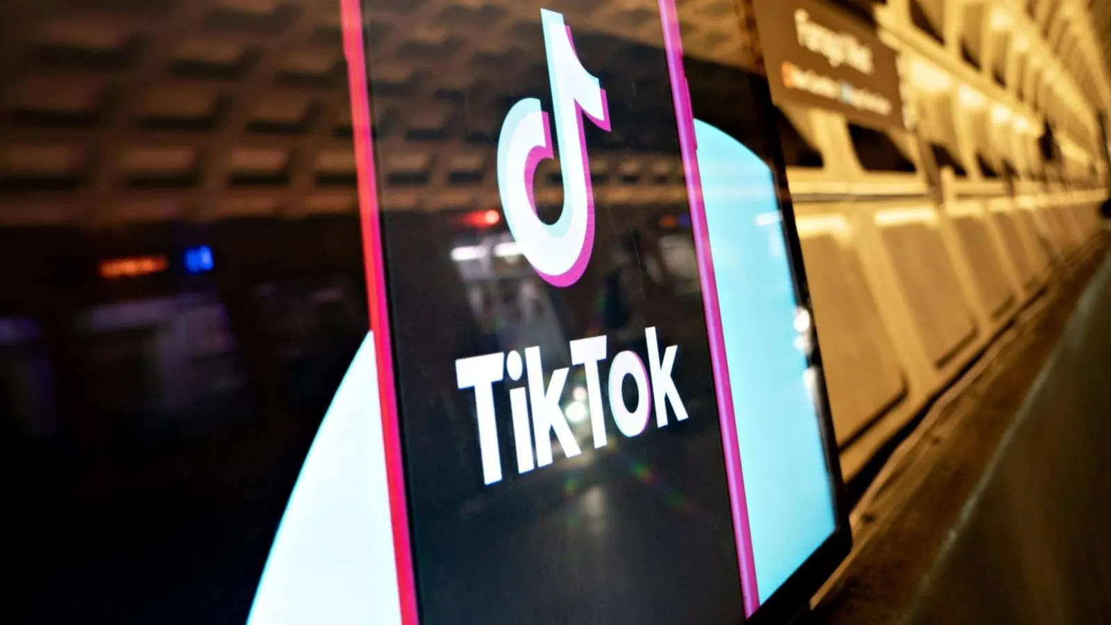 سياسيو أوروبا مضطرون لاستخدام "TikTok" رغم المخاوف الأمنية
