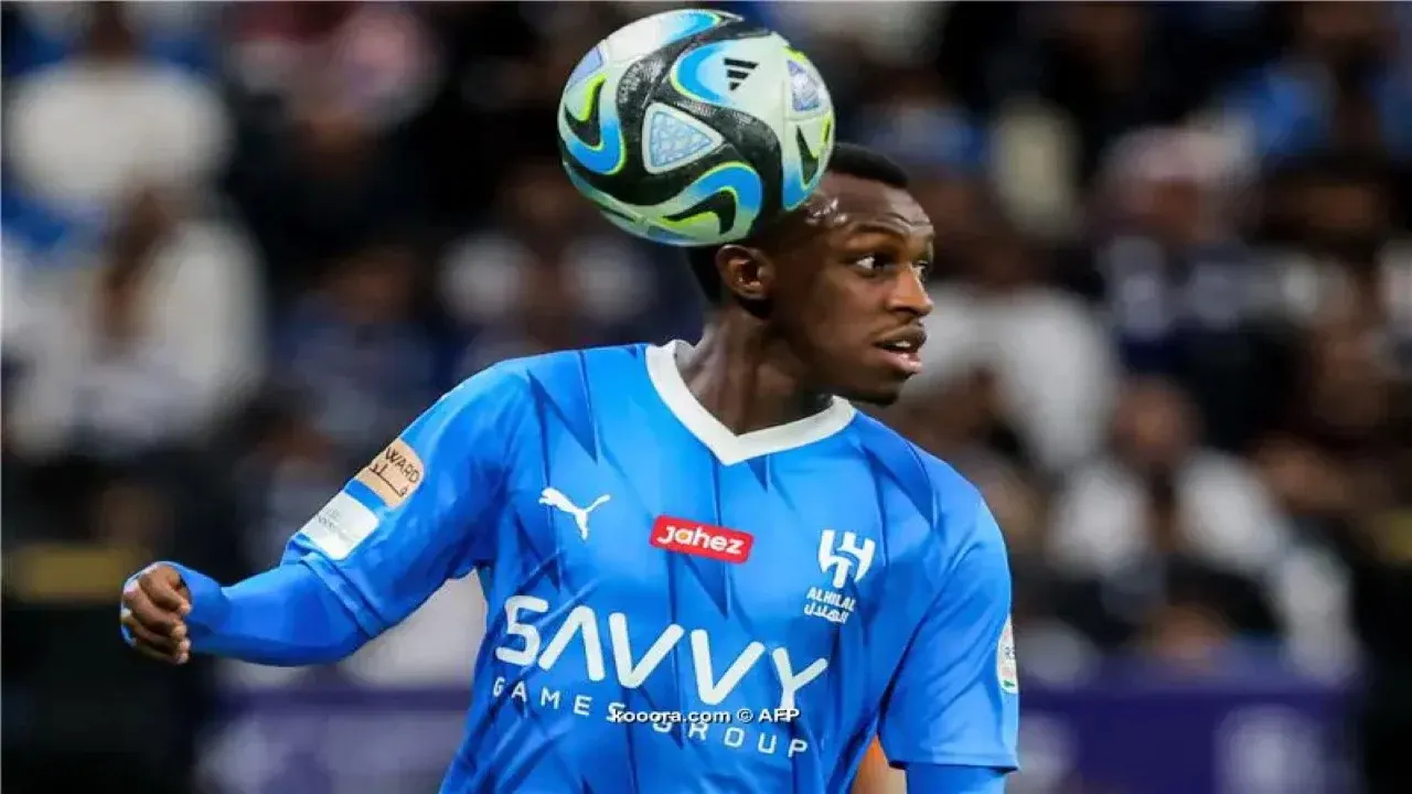 نجم عالمي.. الهلال يستقر على بديل سعود عبدالحميد