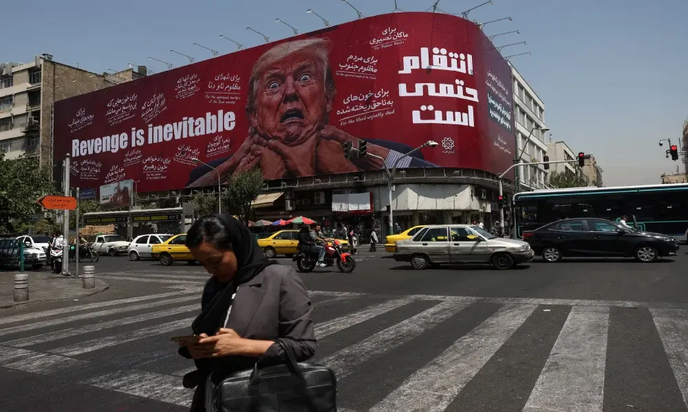 يد تفاوض وأخرى تهدد إيران.. رسائل ترامب المتناقضة