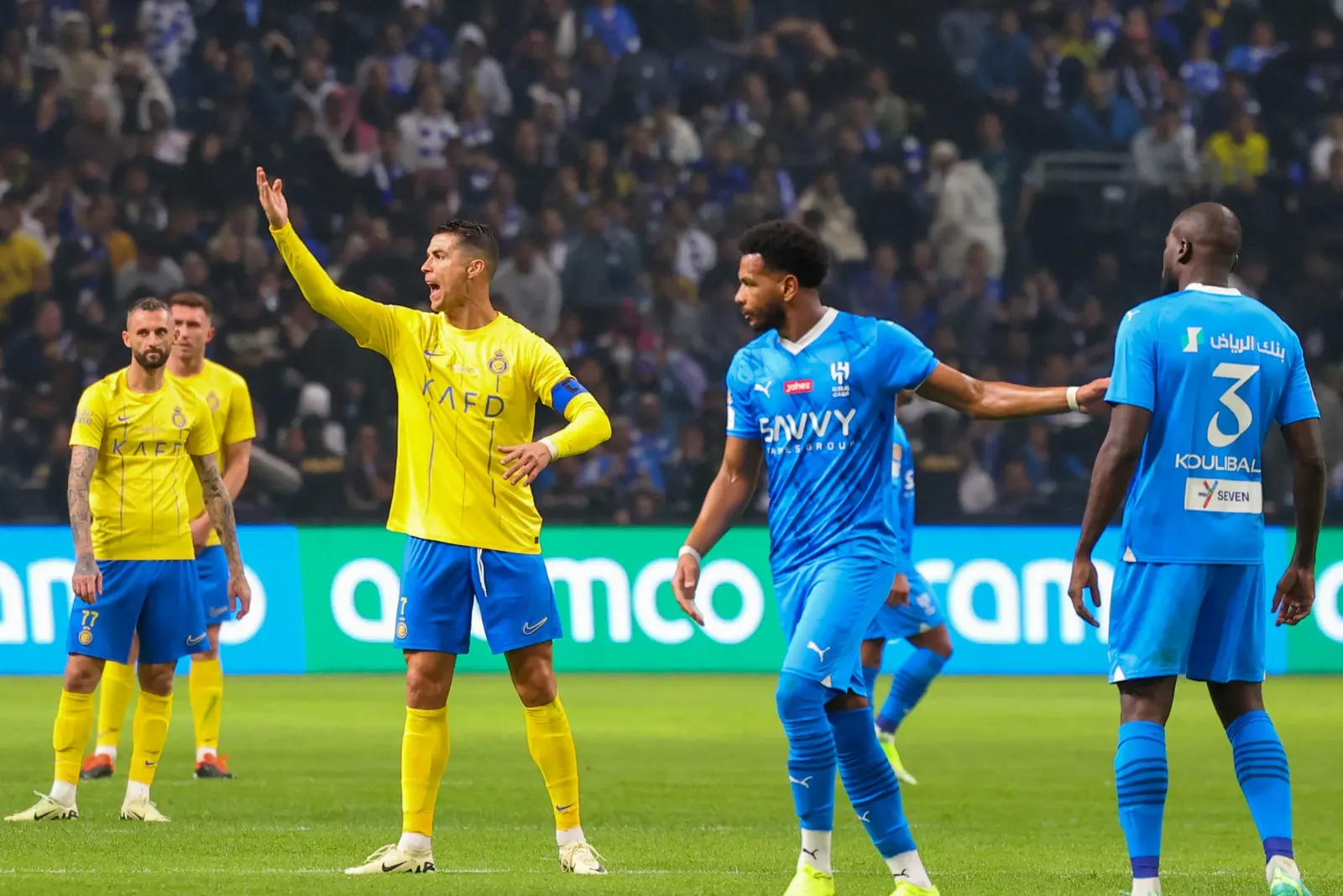 الأداء المالي لناديي الهلال والنصر: منافسة داخل وخارج الملعب