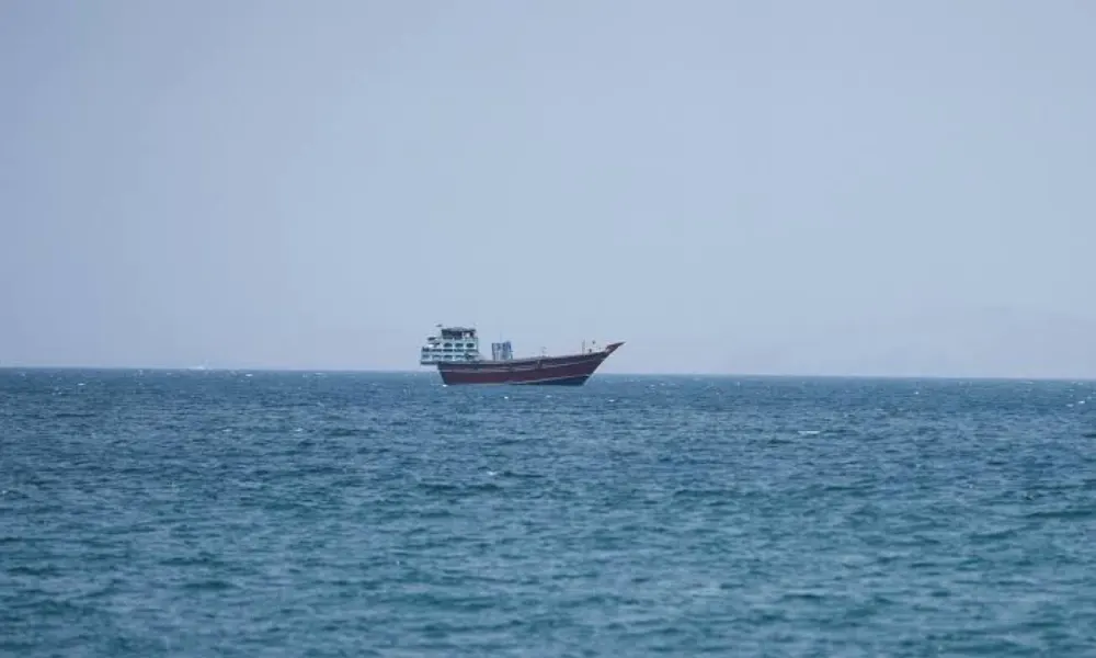 ترامب يهدد إيران بعواقب وخيمة إذا لم يُفتح مضيق هرمز قريبًا