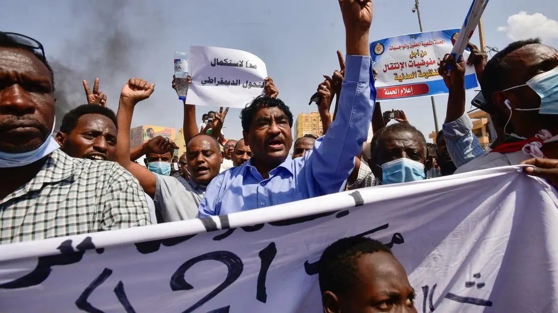 السودان على صفيح ساخن.. حملة اعتقالات تطال وزراء ومسؤولين