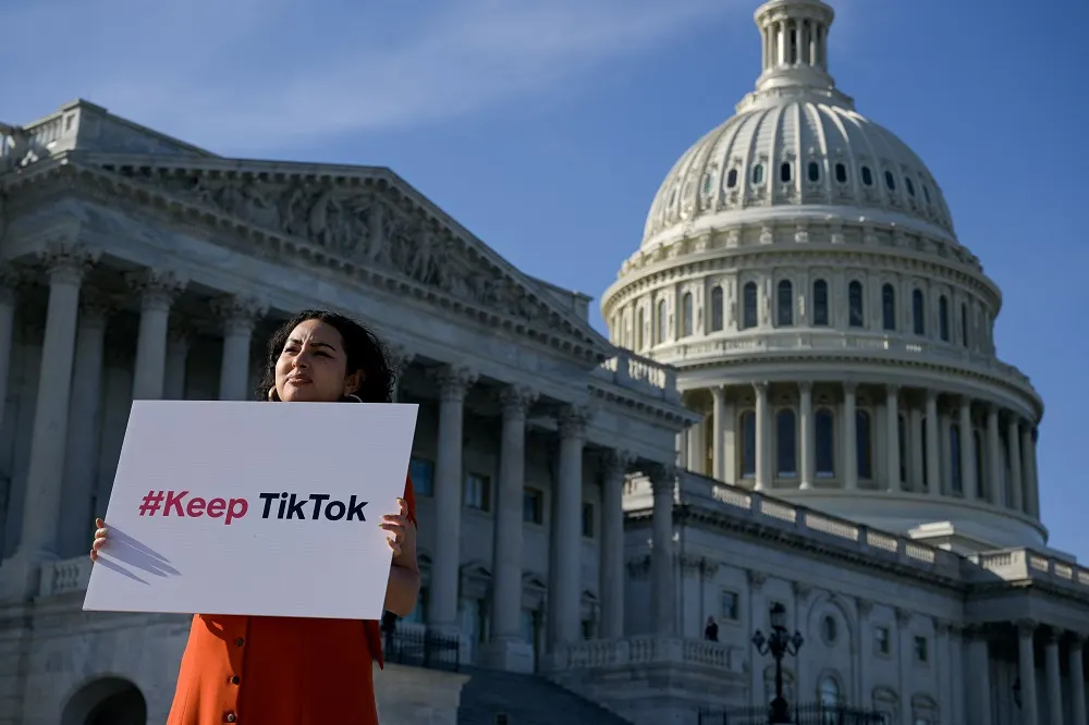 مجلس النواب الأمريكي يصوت لتجريد الصين من TikTok.. ماذا بعد؟