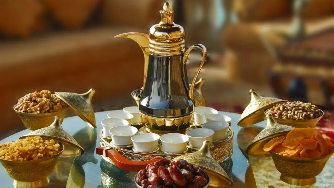 فناجين القهوة.. دلالات مختلفة