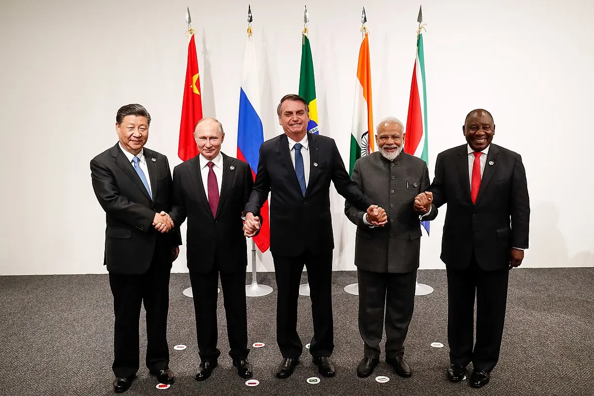 الناتج المحلي الإجمالي للفرد في دول "BRICS" ومجموعة "G7"