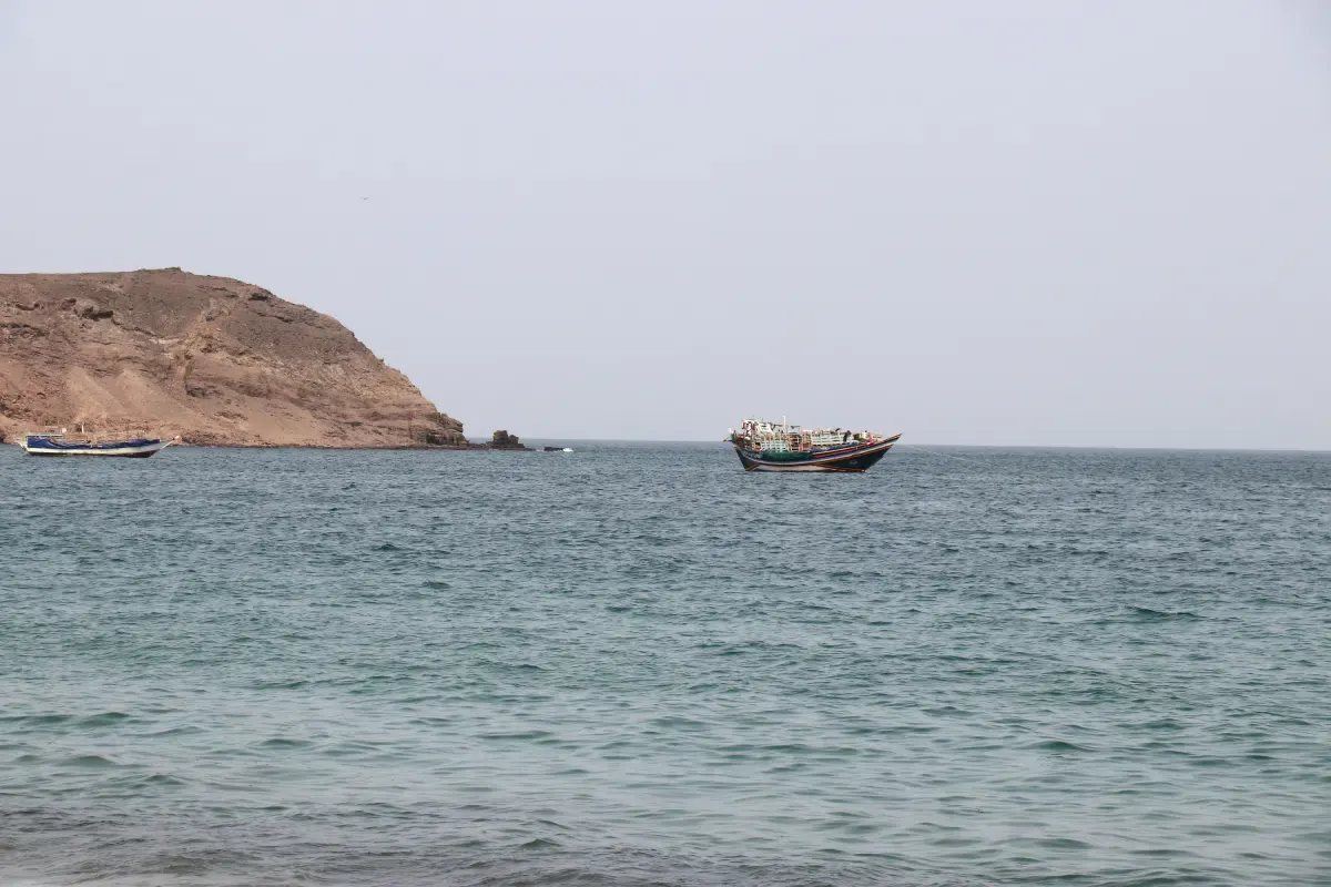 كيف تصل تكلفة اضطراب المضيق إلى فاتورة المستهلك؟