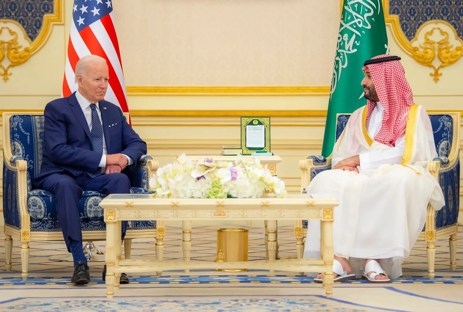 الأمير محمد بن سلمان والرئيس الأمريكي يعقدان جلسة مباحثات بقصر السلام في جدة