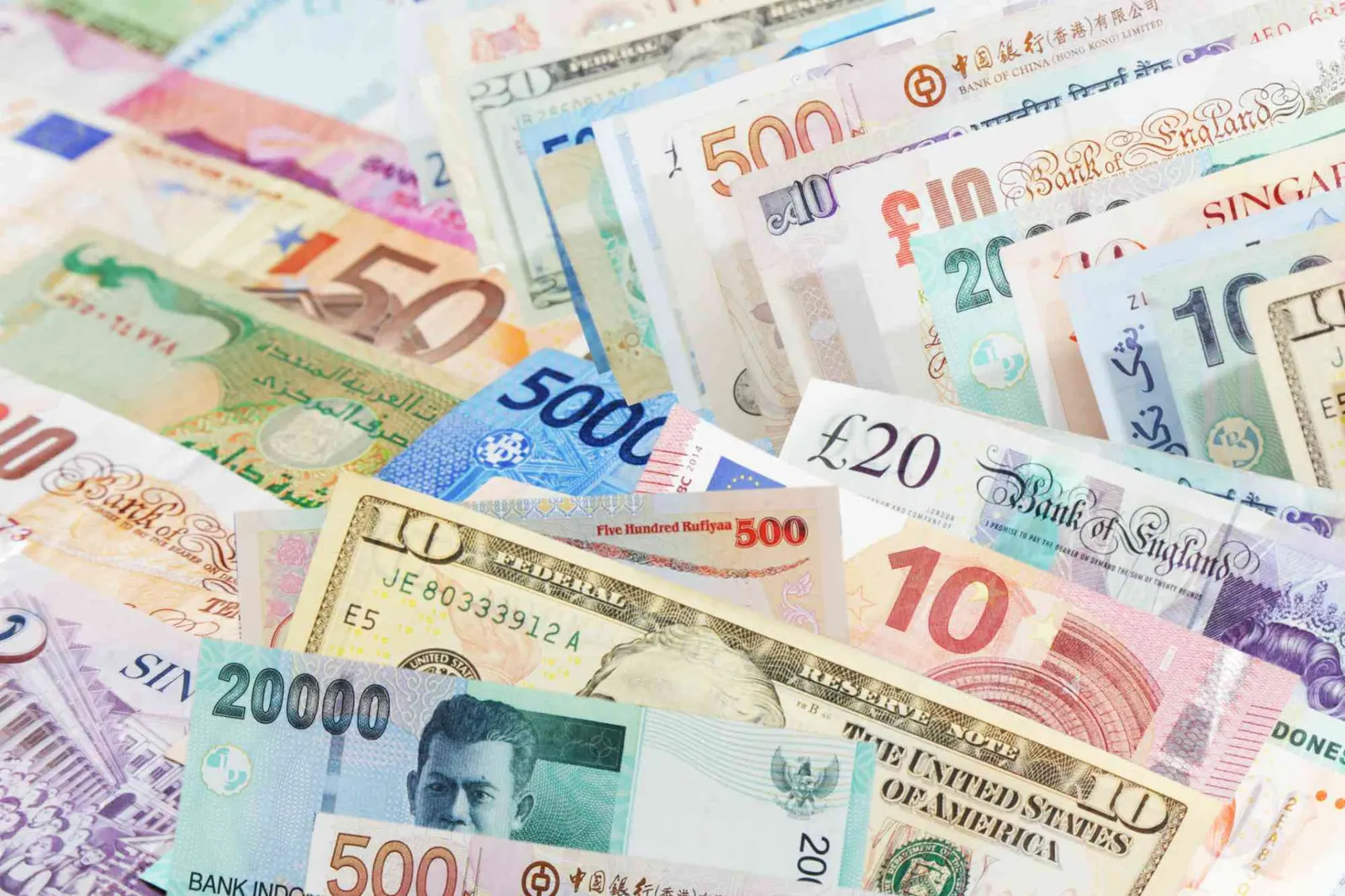 بالأرقام.. العملات الأكثر انخفاضًا في عام 2023