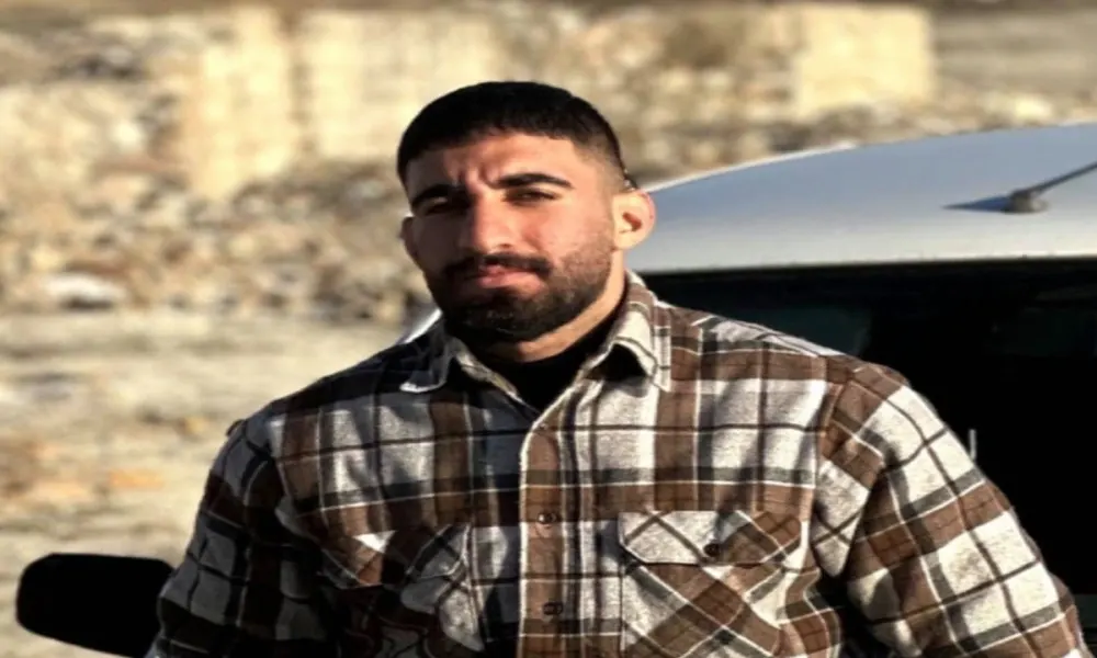 حرق صورة المرشد الإيراني يكلف شابًا حياته