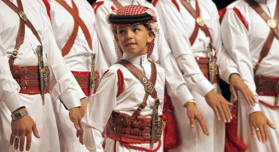 رقصة الدحة.. تراث السعودية الحاضر في المناسبات السعيدة