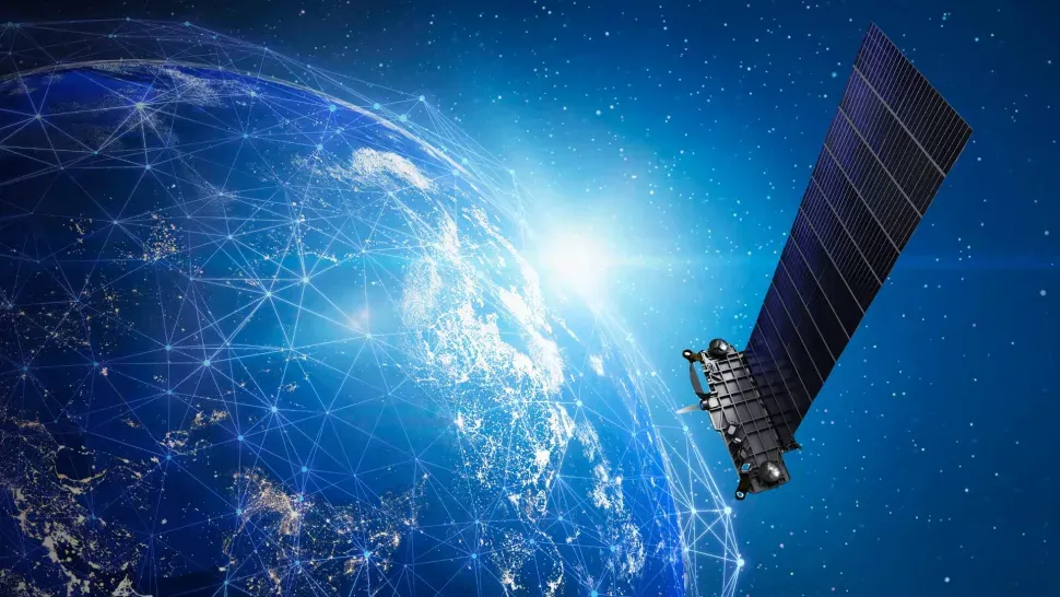 "Space X" تطلق المزيد من أقمار "Starlink".. ما هي؟ ولماذا يخشاها الفلكيون؟