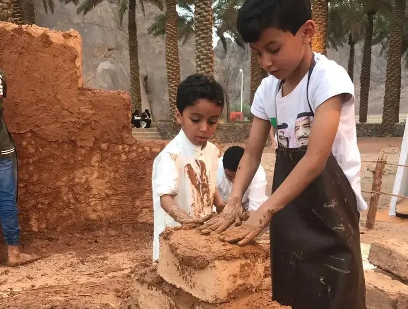 المنازل الطينية والزخارف الجصية.. معمار تراثي بعبق التاريخ