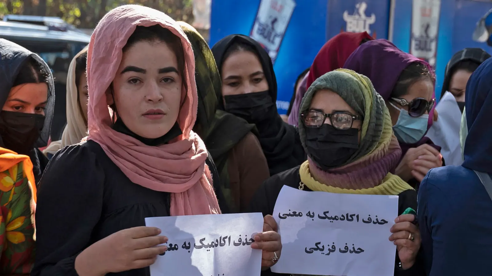 يثير استغراب المسلمين.. وزارة الخارجية السعودية تأسف لقرار أفغاني "ضد الفتيات"