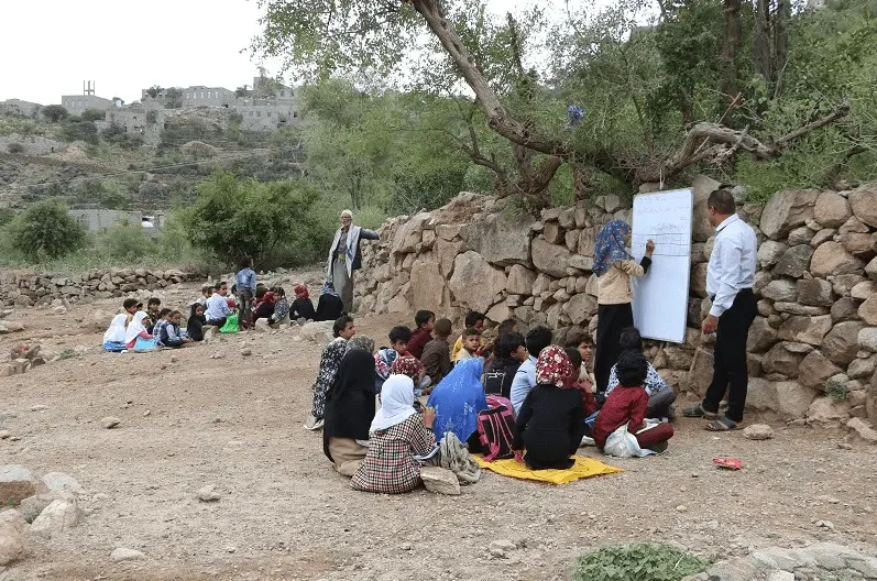 ما قصة الصورة التي غيرت مصير أطفال في اليمن؟