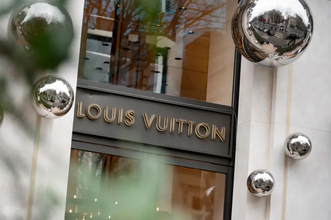 لماذا يتلقى موظفو "LVMH" تدريبًا على المناخ"؟