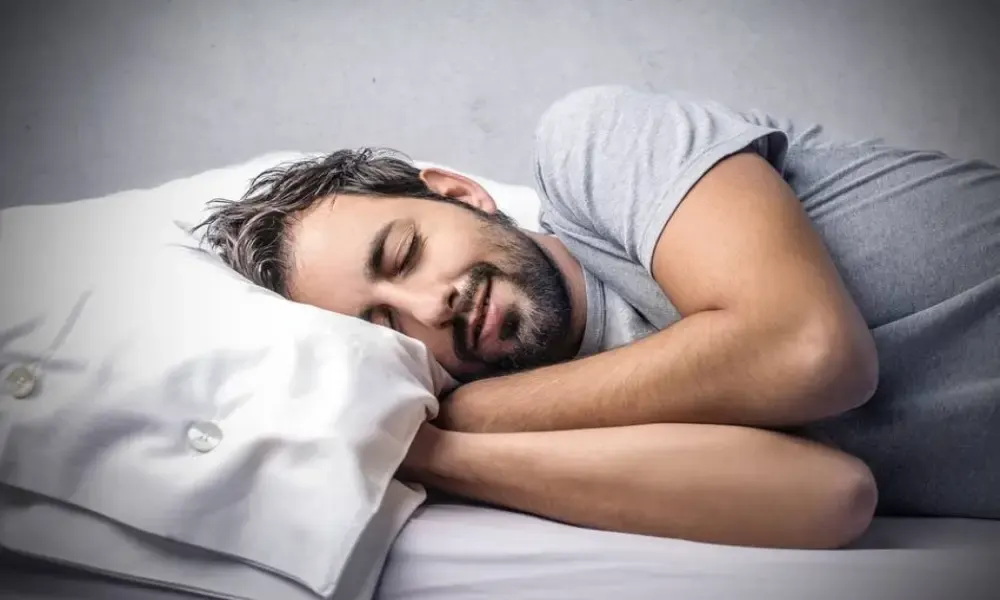 كم ساعة يجب أن تنام؟.. دراسة تربط النوم بعلامات الشيخوخة