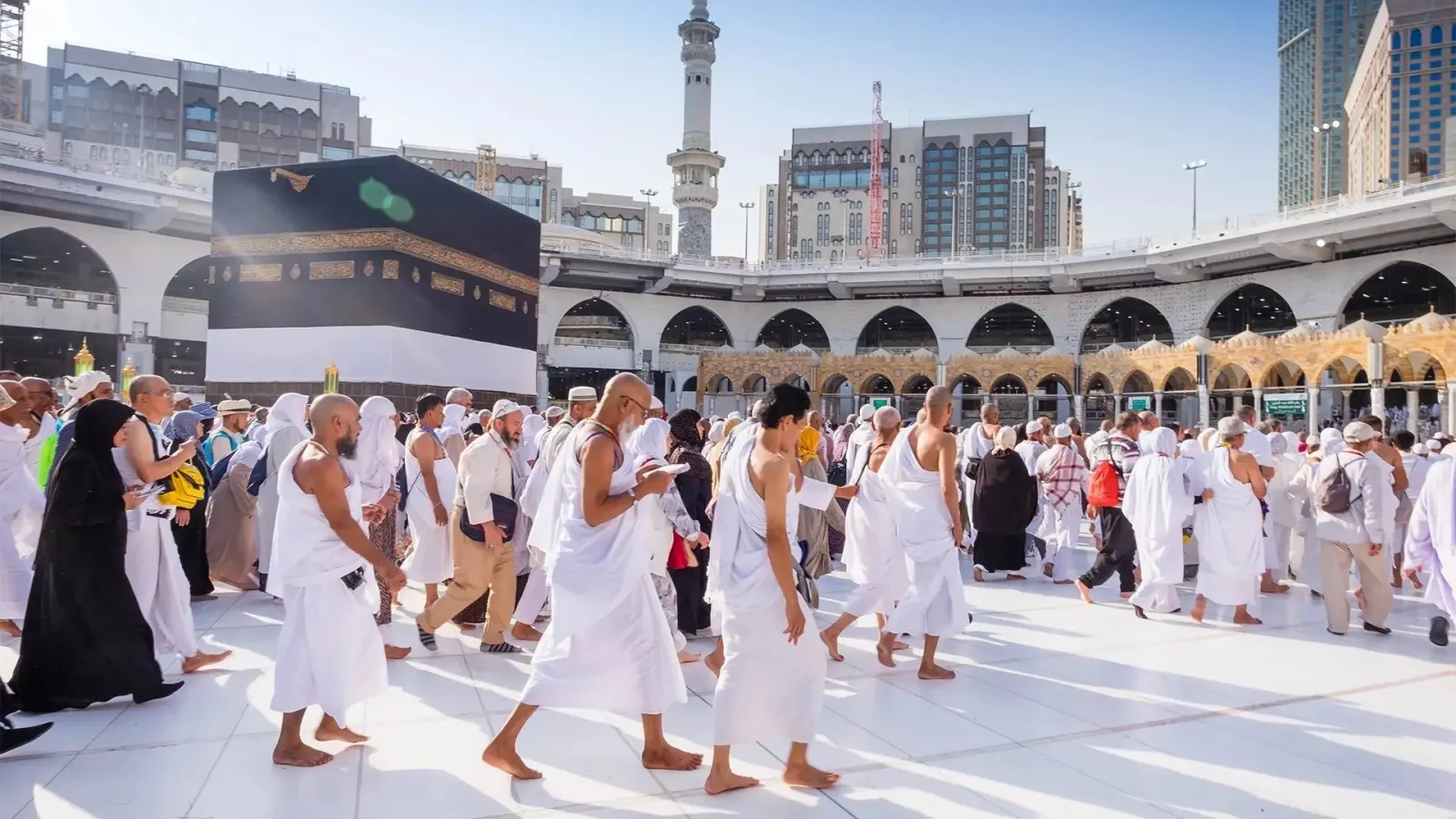 كم تستهدف المملكة من المعتمرين والزوار في 2024؟