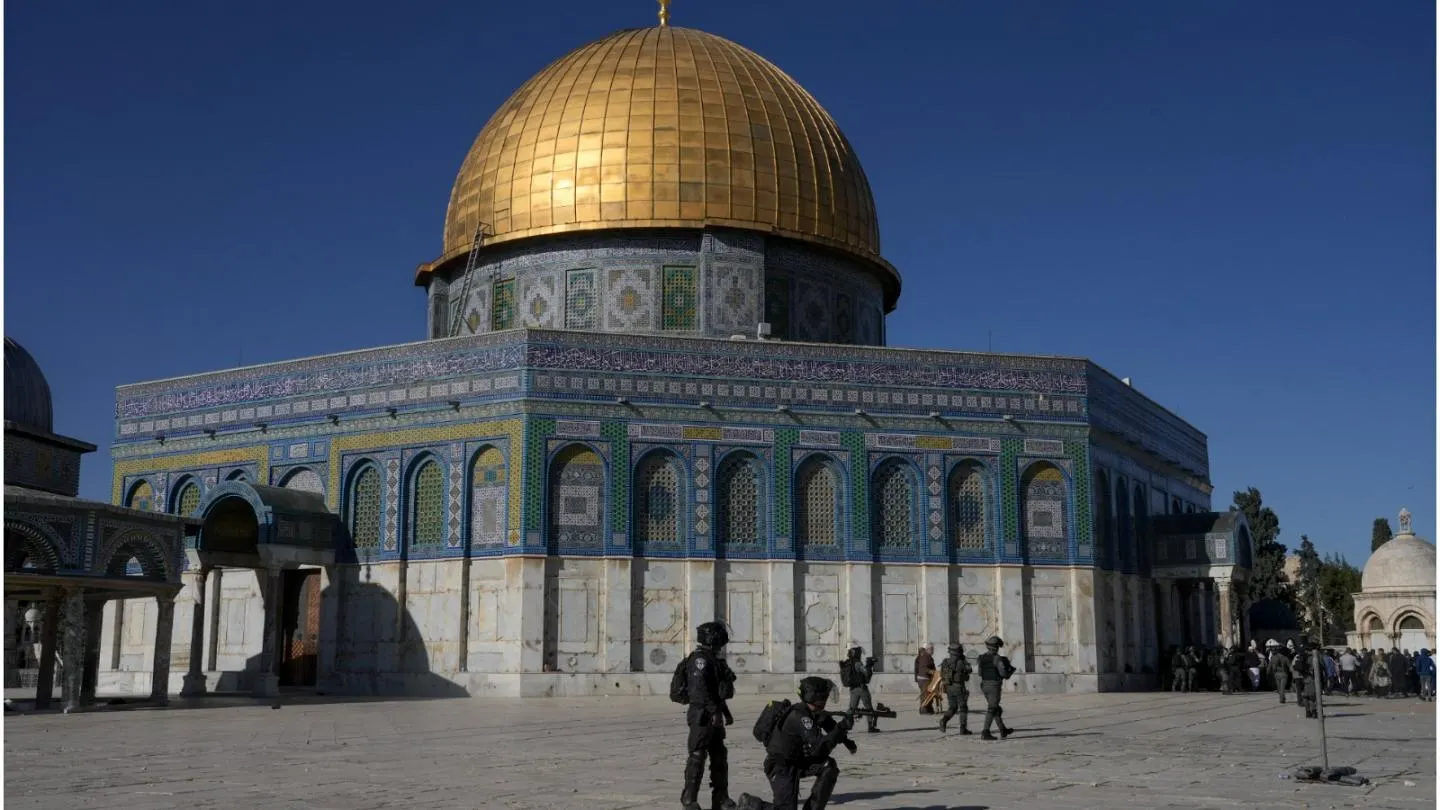 لليوم الخامس.. الاشتباكات متواصلة بين الفلسطينيين والشرطة الإسرائيلية في المسجد الأقصى