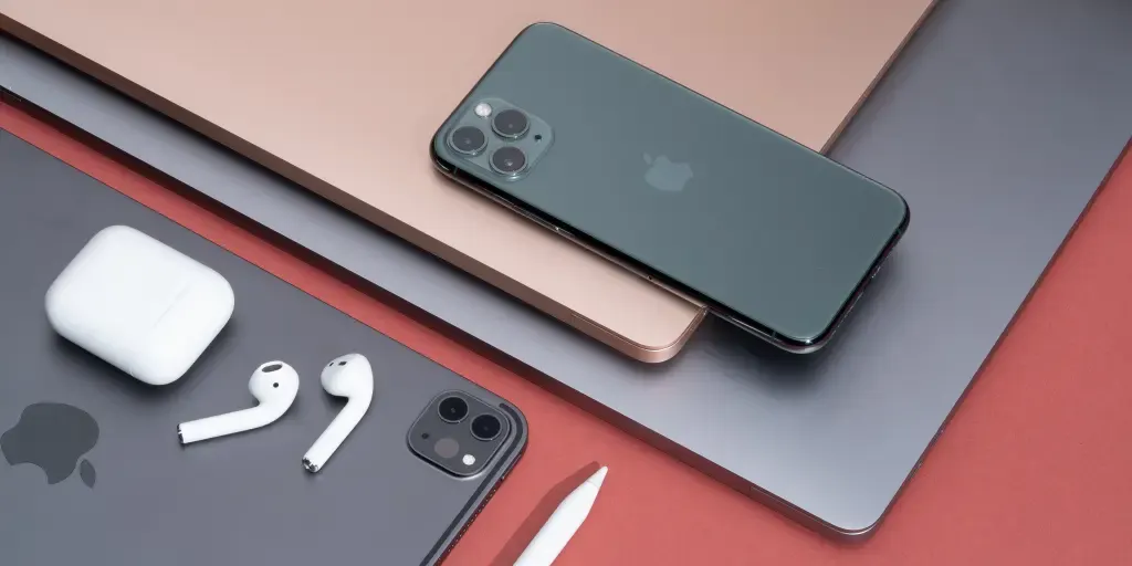 الأكثر مبيعًا.. هواتف "iPhone" تقود نمو أرباح "Apple" منذ 14 عامًا