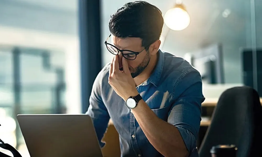 لماذا يجعلك السعي وراء التوازن بين العمل والحياة مرهقاً؟