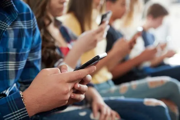 هل يمكن أن تكون مجتمعات التواصل الاجتماعي مفيدة لنا؟