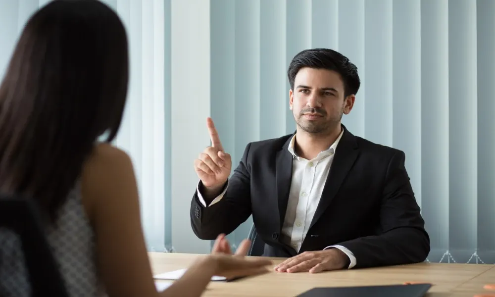 الكذب في التوظيف.. علامات تكشف المبالغات في السيرة الذاتية