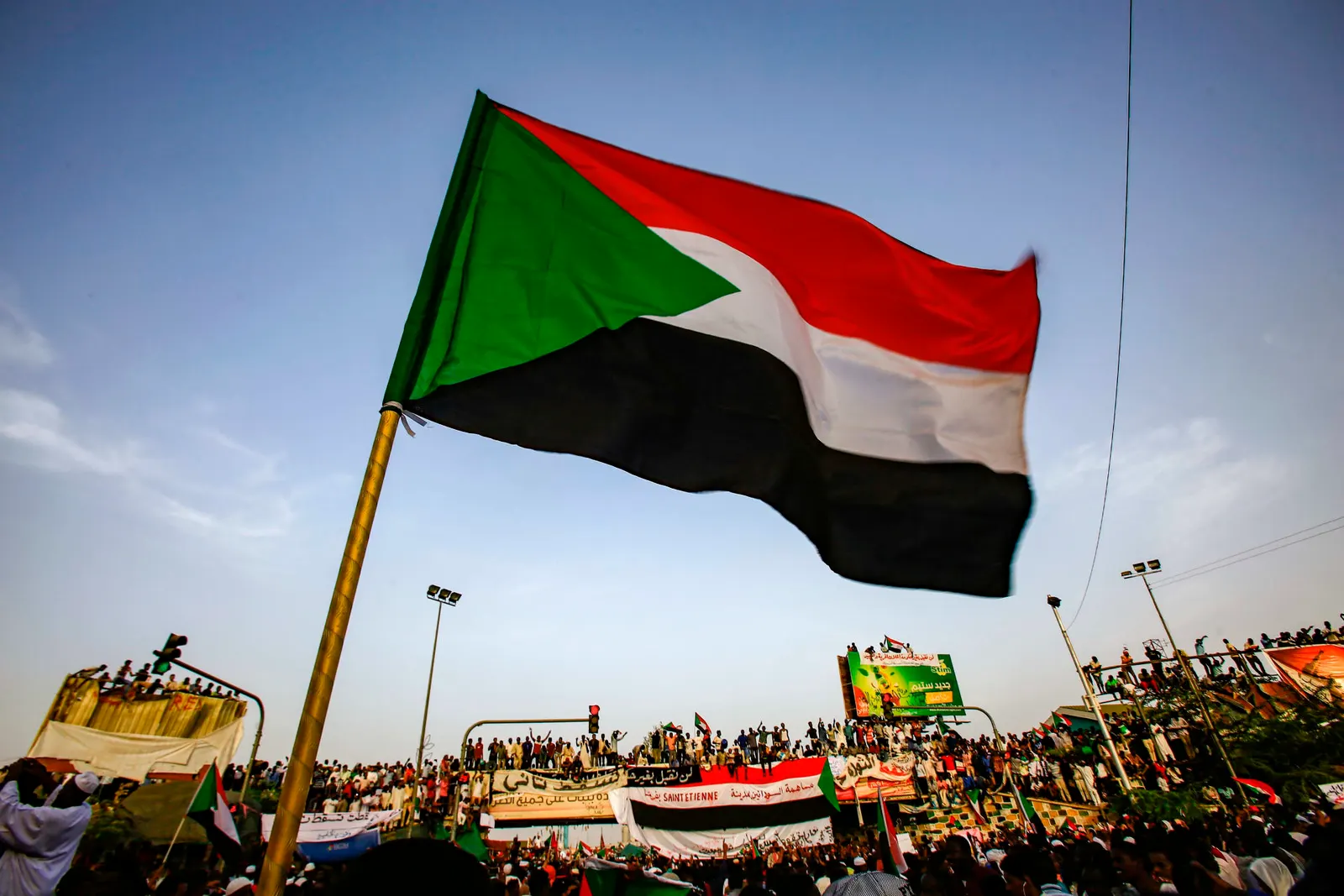 لماذا يتسابق الجيش السوداني والدعم السريع للسيطرة على أم درمان؟