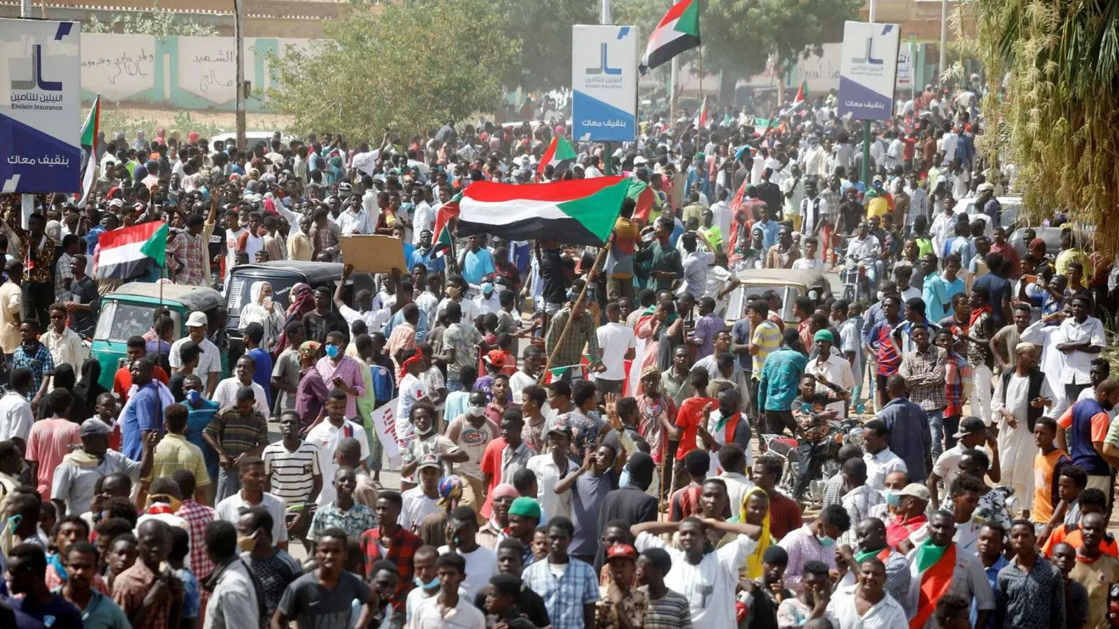 تجدد المظاهرات الرافضة للاتفاق بين "البرهان" و"حمدوك" في السودان