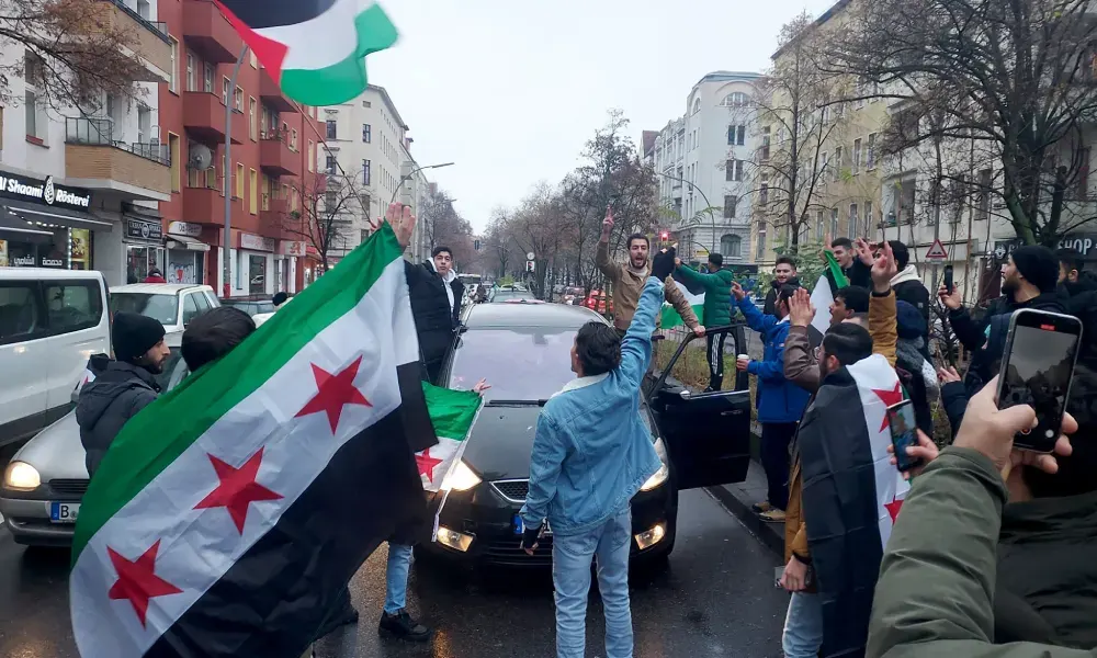 ما احتمالية دعم حزب الله لفلول نظام الأسد؟
