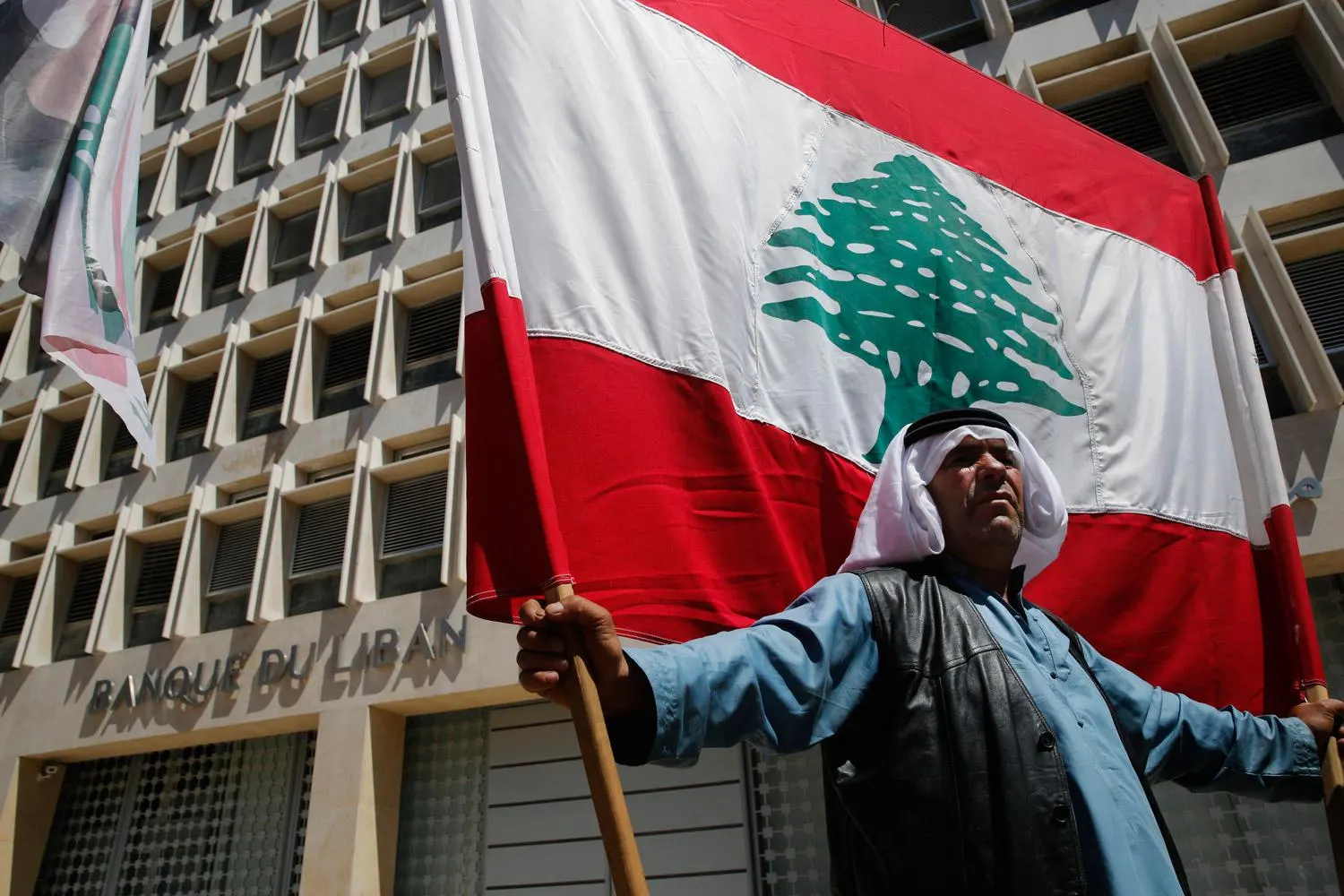 لبنان يعلن إفلاس الدولة والمصرف المركزي .. ويبحث تقسيم الخسائر