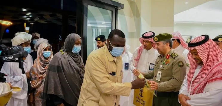 ميناء جدة يستقبل أول أفواج الحجاج القادمين بحرًا من دولة عربية