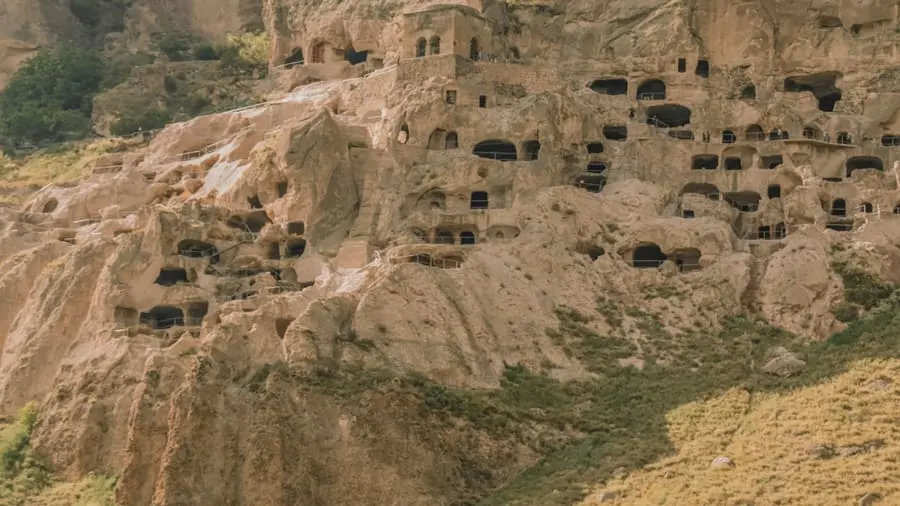فاردزيا.. مدينة الكهوف الغامضة في جورجيا