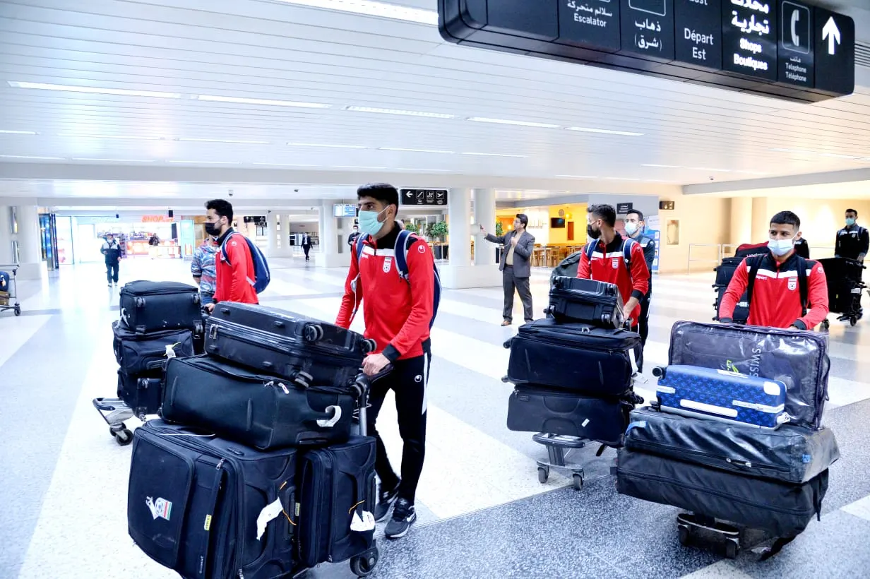 حقائب لاعبي المنتخب الإيراني في لبنان تثير الجدل.. ما القصة؟