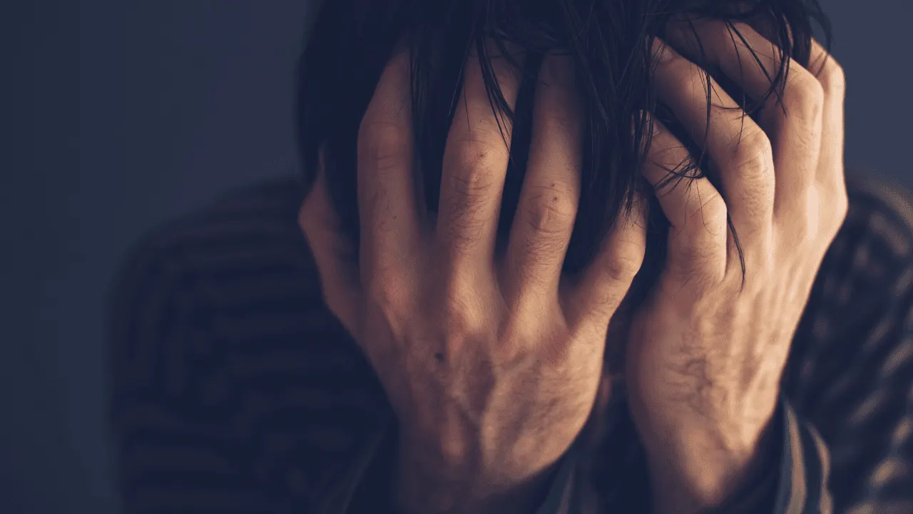 عقدة ذنب الناجين.. عندما تحزن لأنك لا تزال حيًّا