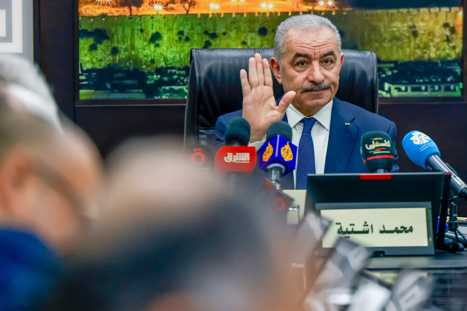 الحكومة الفلسطينية تقدم استقالتها للرئيس محمود عباس.. لماذا؟