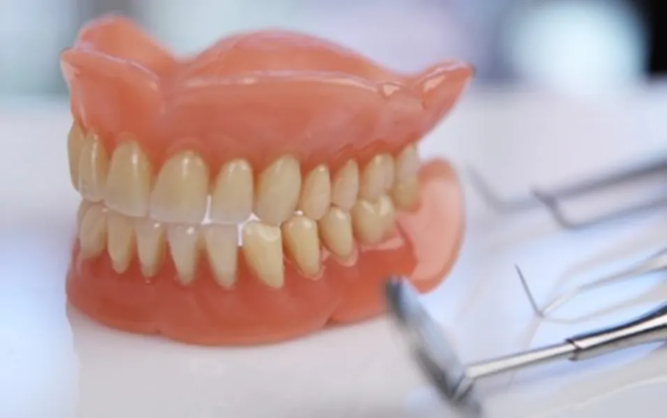 لماذا لا تُعتبر الأسنان عظامًا؟