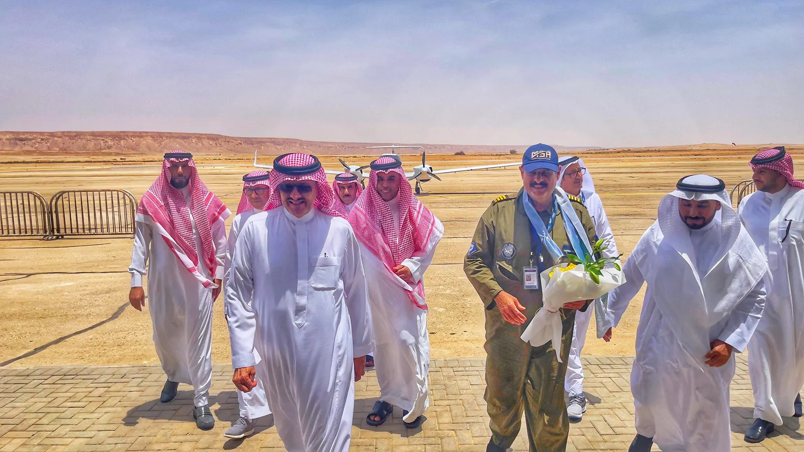 حلق حول العالم.. قصة سعودي تعلم الطيران وهو في سن الخمسين