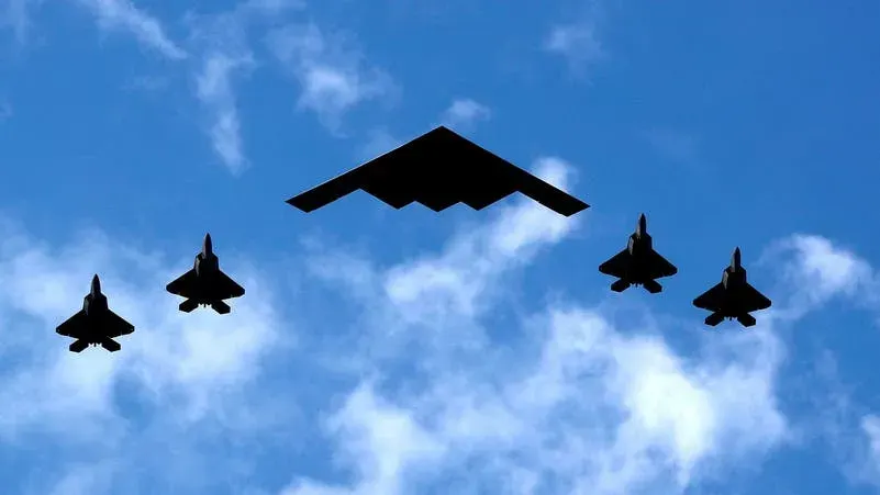 قاذفات الشبح B-2 الأمريكية تتحرك إلى جزيرة غوام.. هل اقترب الهجوم على إيران؟