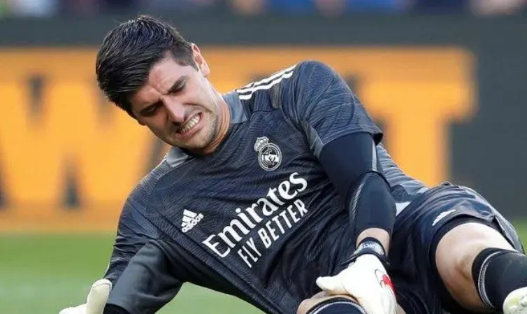 بعد إصابة حارس ريال مدريد.. كل ما تحتاج معرفته عن الرباط الصليبي الأمامي ومدة علاجه