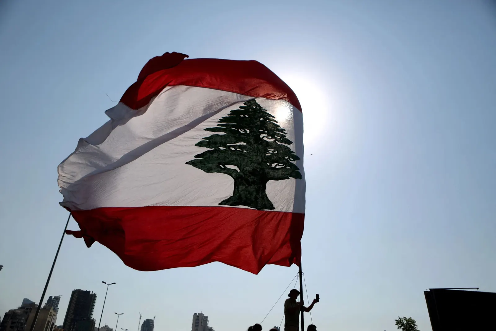 ضرب واشباكات بالأيدي.. برنامج تلفزيوني في لبنان يتحول إلى "حلبة مصارعة"