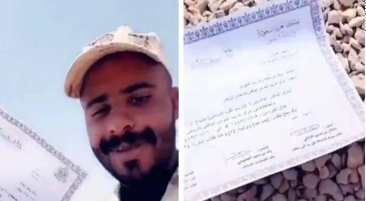 سعودي يشارك فرحته بتخرجه أمام قبر والده (فيديو)