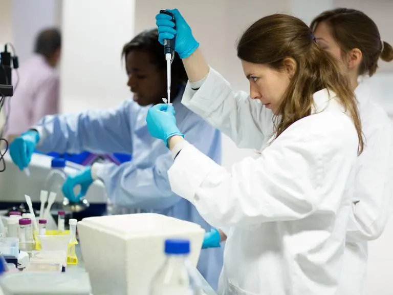كيف تؤثر التوترات الجيوسياسية على الأبحاث الجامعية والشراكات بين المؤسسات التعليمية؟