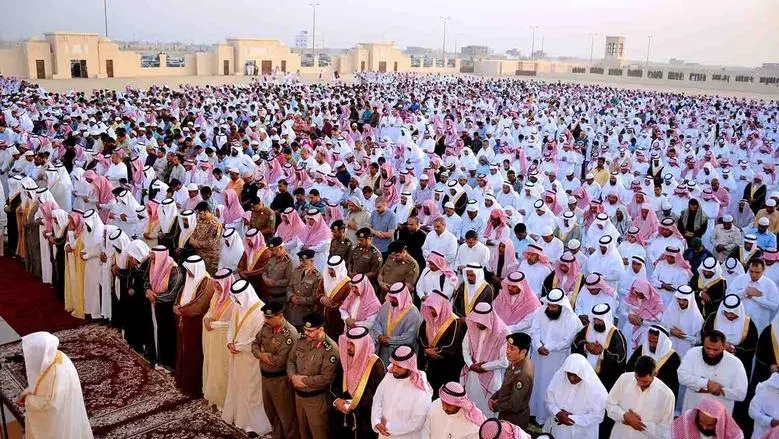 موعد صلاة عيد الفطر.. مساجد المملكة تتهيأ لاستقبال المصلين