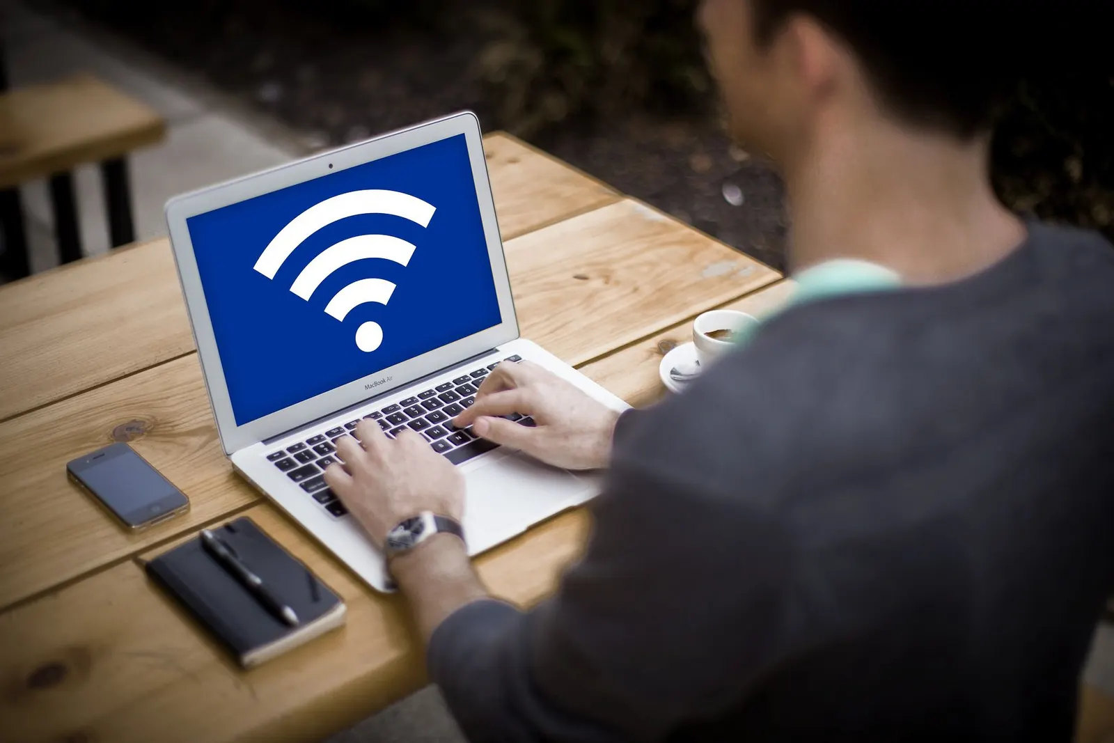 دول يفضل سكانها اختراق شبكات الـ WiFi الخاصة بجيرانهم