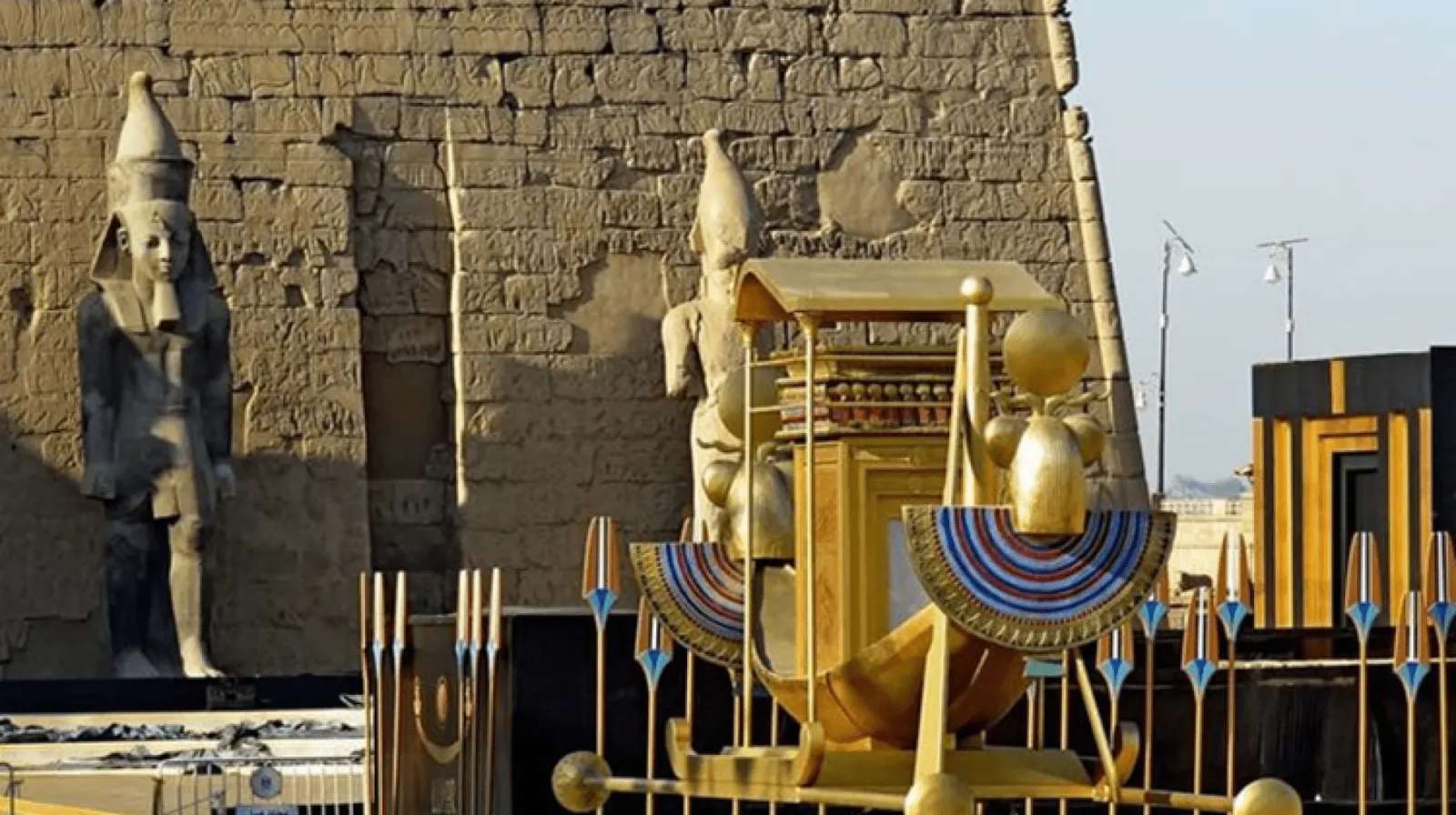 مساء اليوم.. مصر تكشف عن أقدم طريق أثري في العالم
